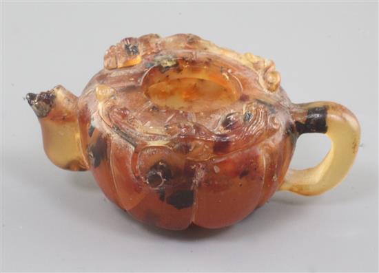 A Chinese amber small wine pot, length 10cm, losses